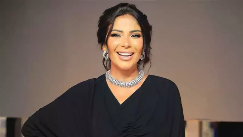منى زكي تحصد جائزة الإنجاز الإبداعي في مهرجان الجونة السينمائي