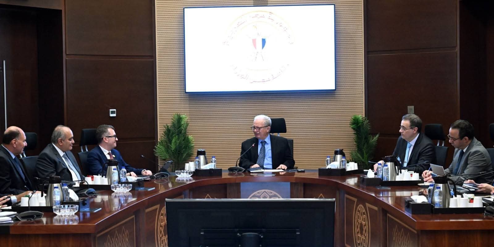 انطلاق أول اجتماعات لجنة تطوير الجهاز الإداري للدولة برئاسة حسين عيسى