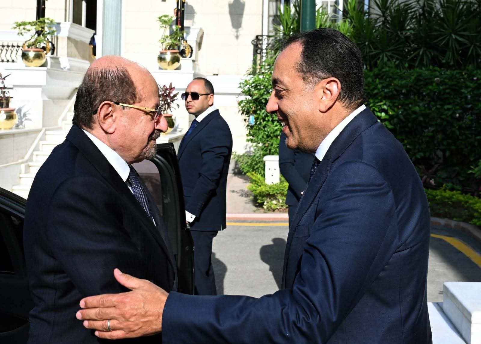 رئيس الوزراء يلتقي نظيره اليمني لبحث تعزيز التعاون والتنسيق المشترك