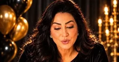 الفنانة وفاء عامر