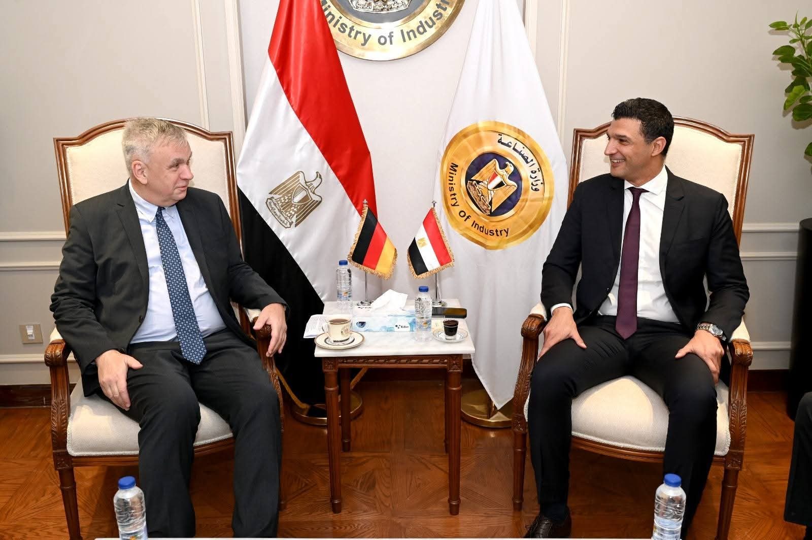 وزير الصناعة والسفير الألماني