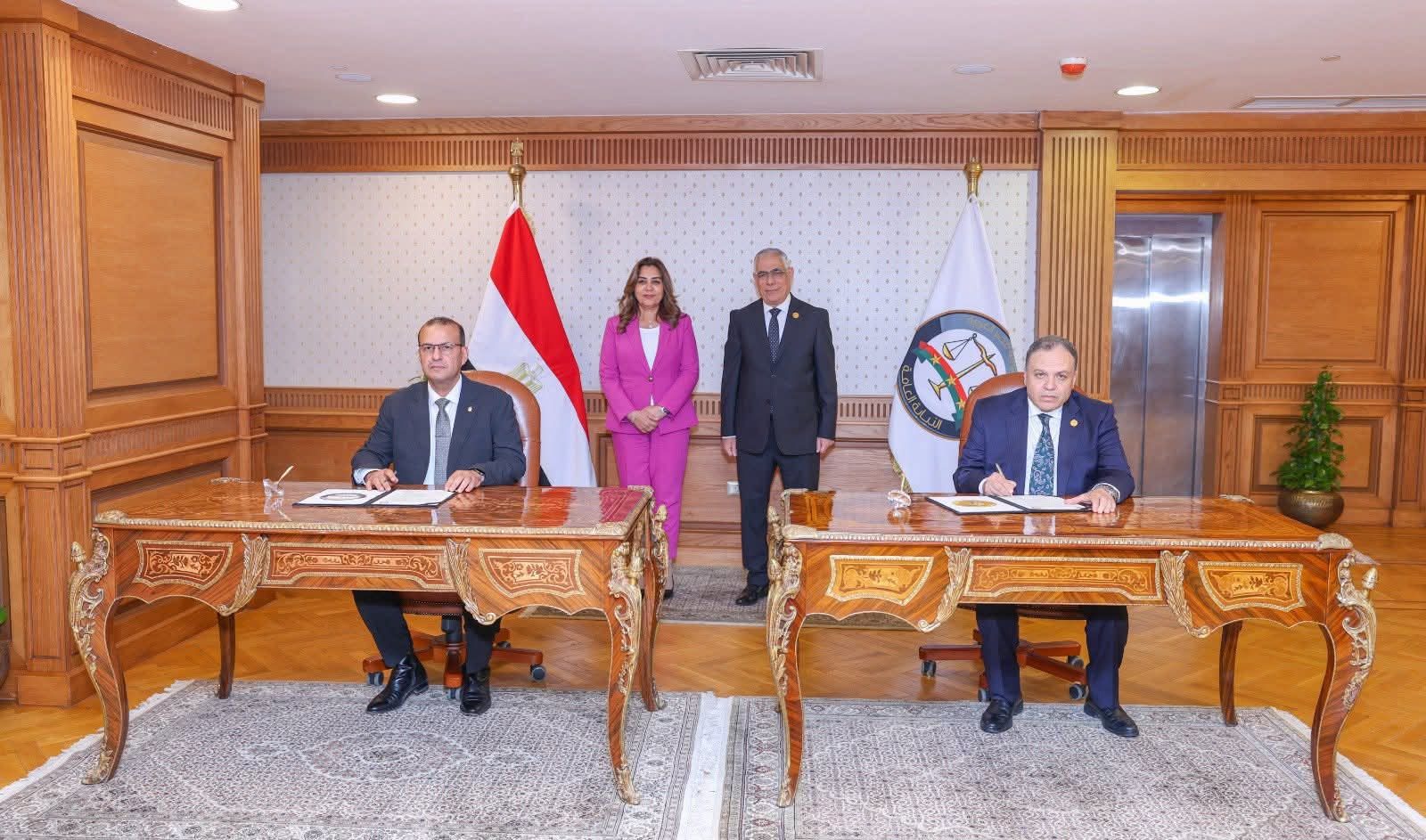 النائب العام ووزيرة التنمية المحلية يشهدان تسليم 52 قطعة أرض للدولة بعد إخلائها من المركبات المتحفظ عليها