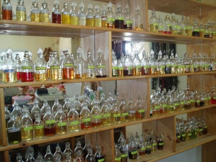 عطور مجهولة المصدر