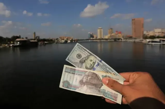 تحويلات المصريين بالخارج.. دعم للاحتياطي النقدي وتحسين لمعيشة الأسر