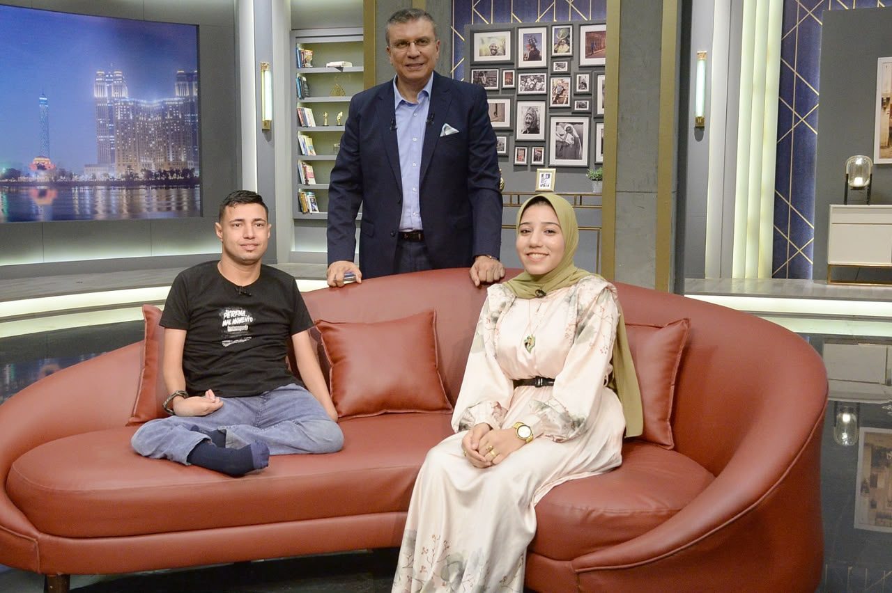واحد من الناس يلقي الضوء علي بطل من ذوي الهمم حفظ القرأن وواجه التحديات