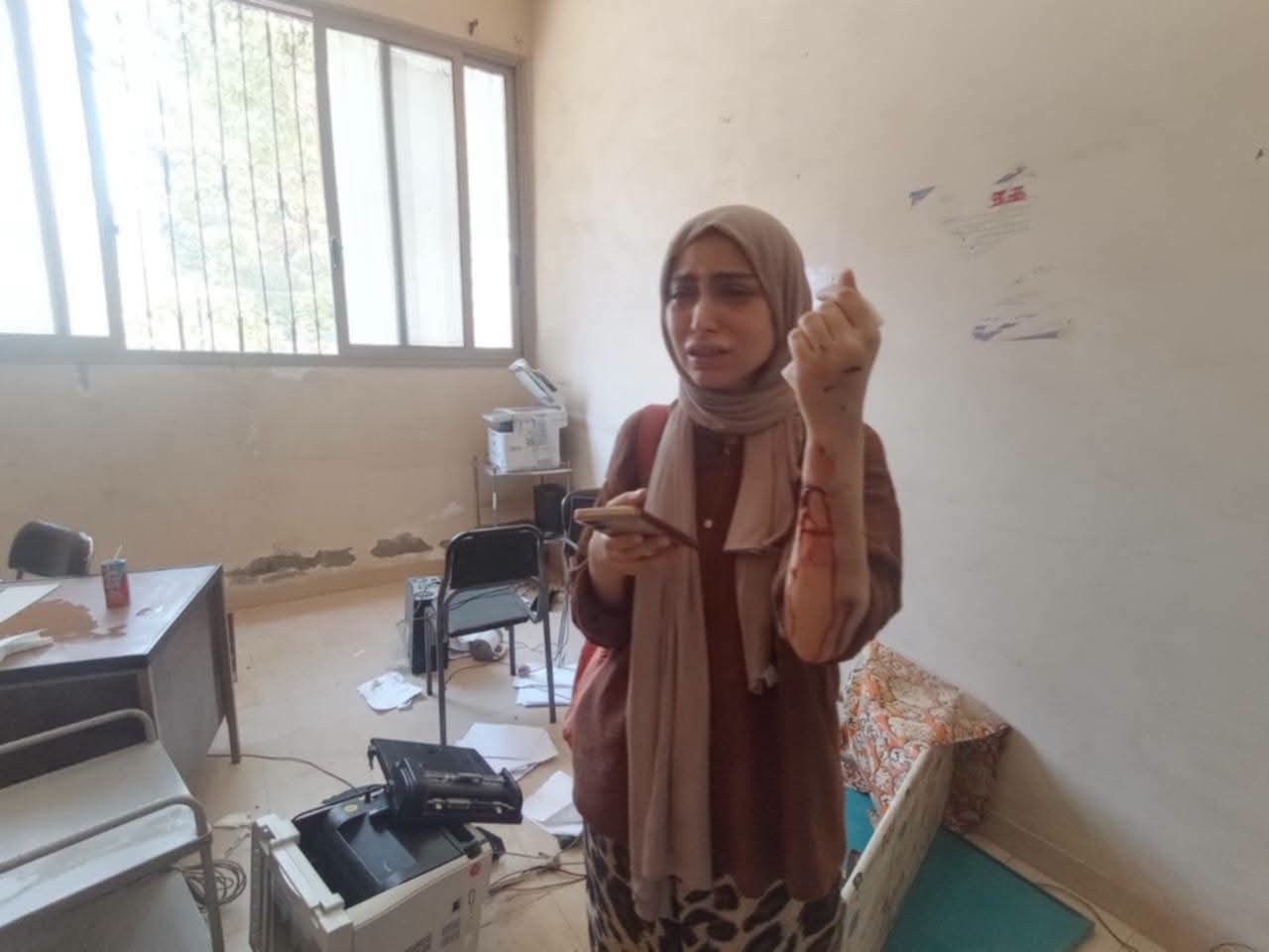 الطبيبة