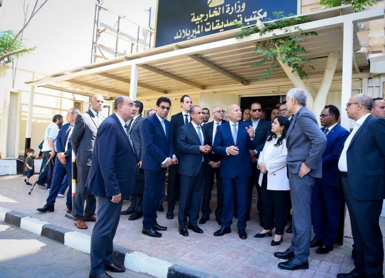 وزير الخارجية يتفقد مكتب تصديقات المريلاند بعد تطويره