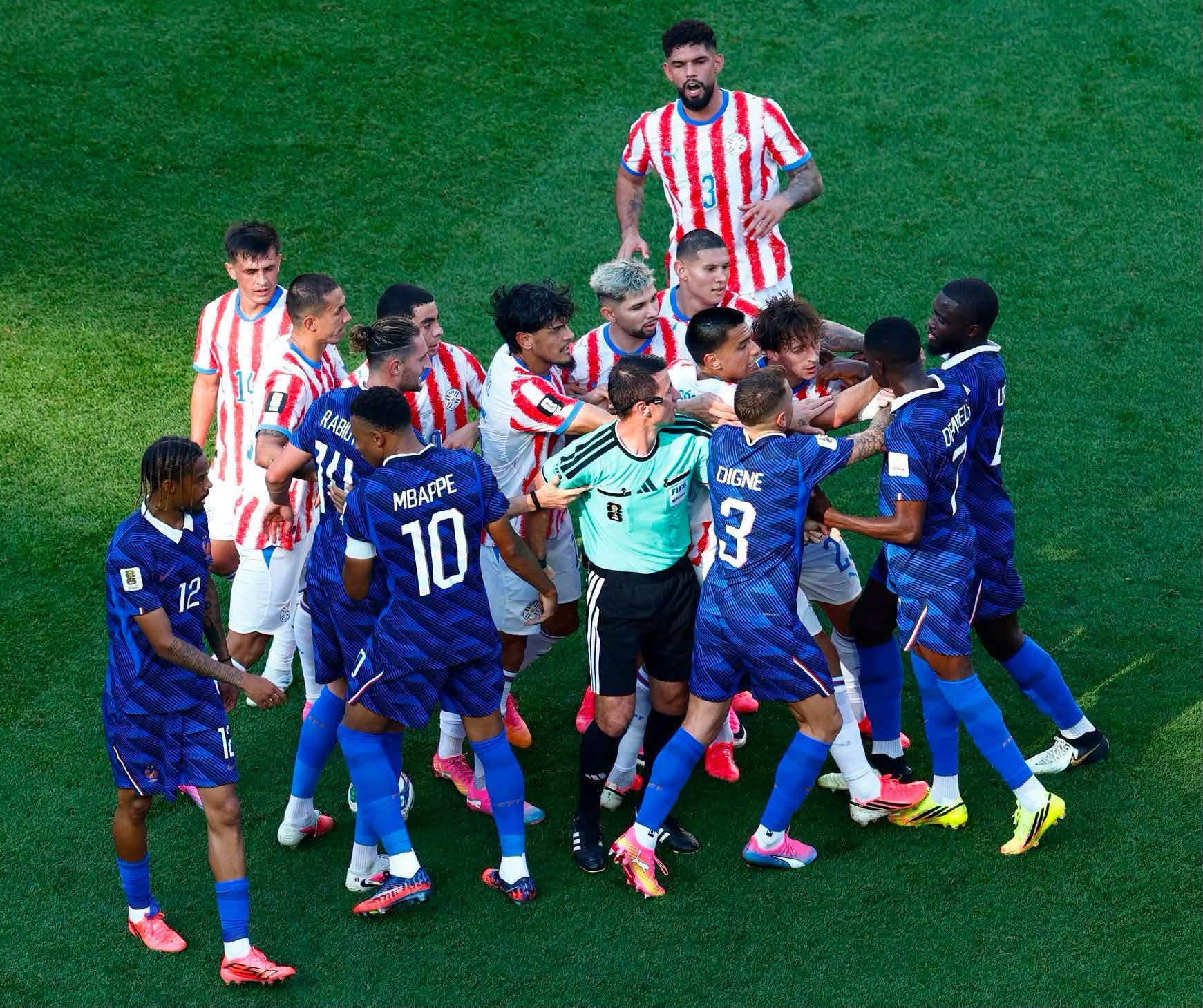 فرنسا تهزم باراجواي 1-0 وتضرب موعداً نارياً مع المغرب في ربع نهائي مونديال 2026