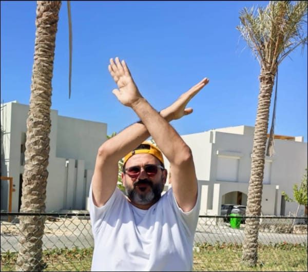 أكرم حسني