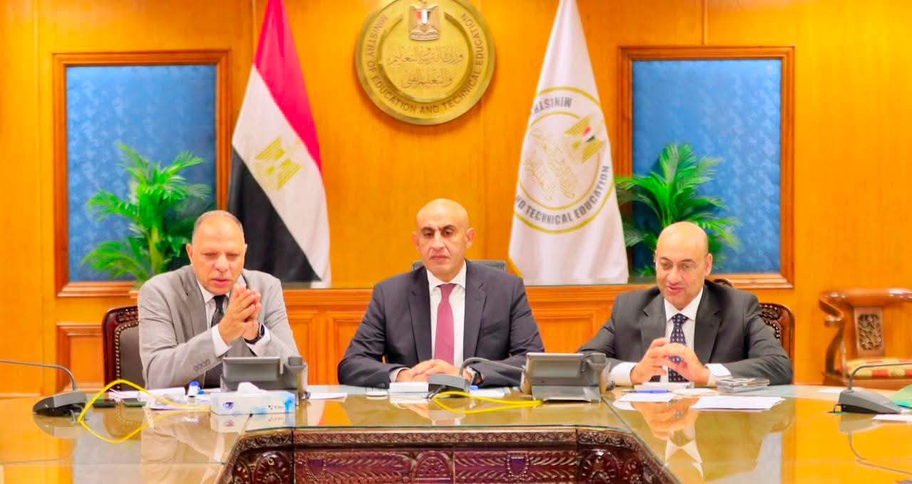 وزير التعليم يتابع من غرفة العمليات انتظام آخر أيام امتحانات الثانوية العامة
