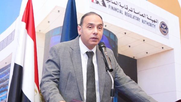الدكتور إسلام عزام