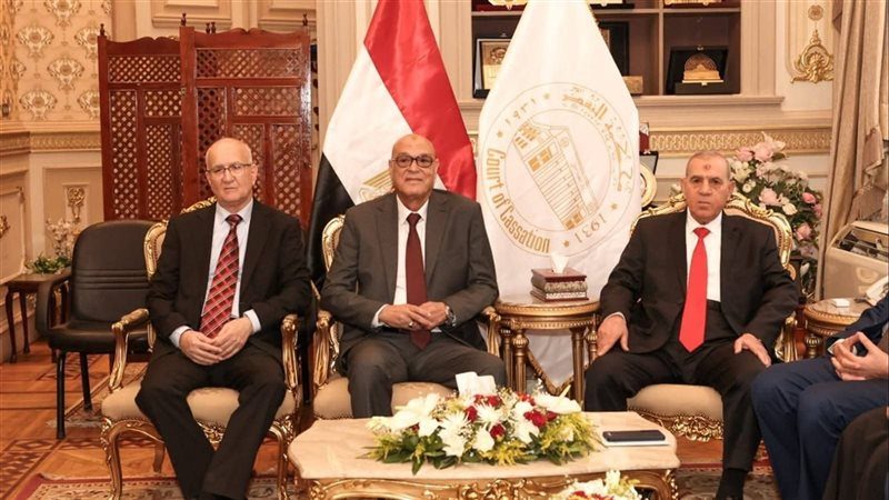 المستشارين