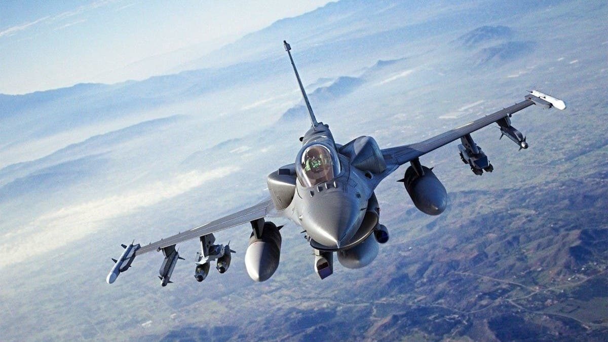 مقاتلة f 16