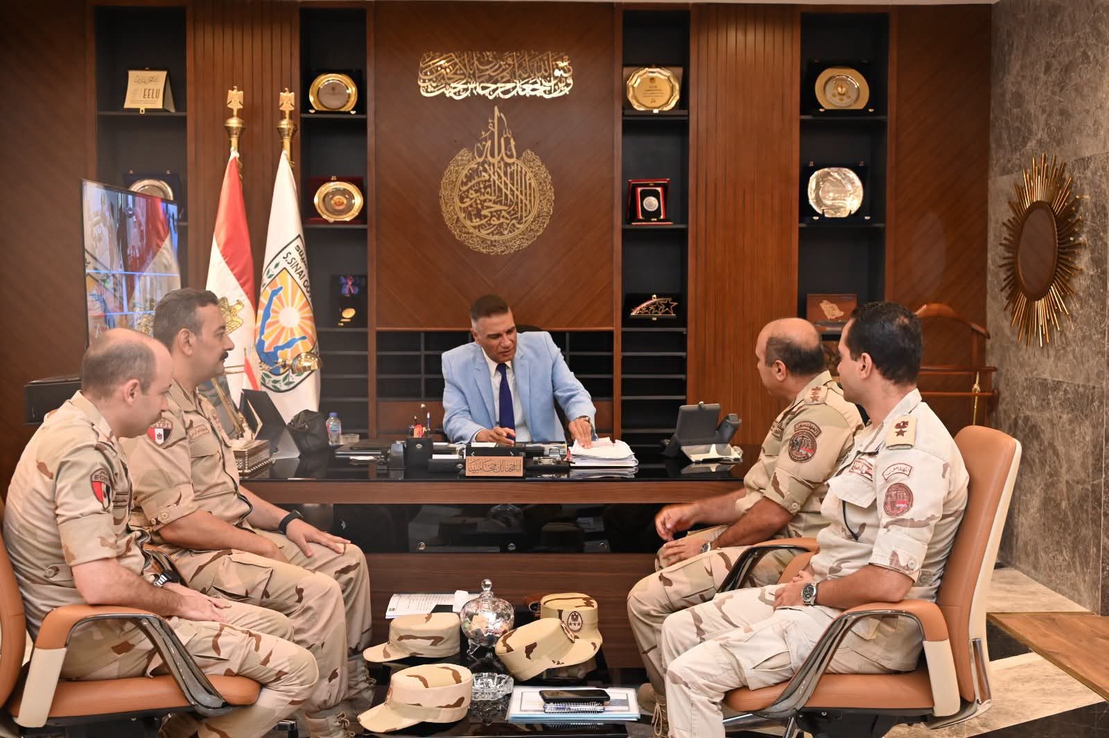 محافظ جنوب سيناء يستقبل وفد الشعبة الهندسية لقيادة قوات شرق القناة لمكافحة الإرهاب