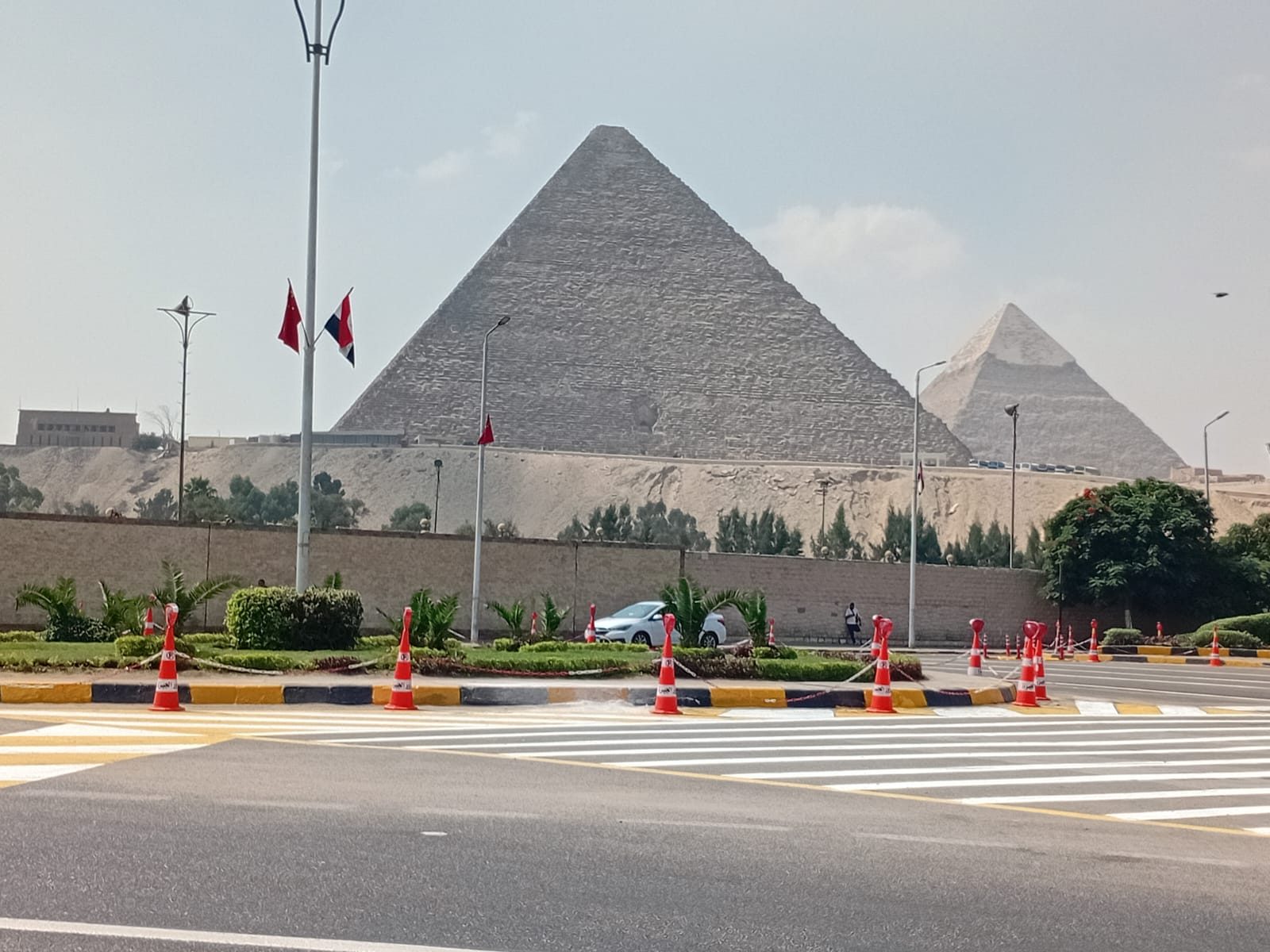 تجميل منطقة المتحف المصري الكبير بالجيزة