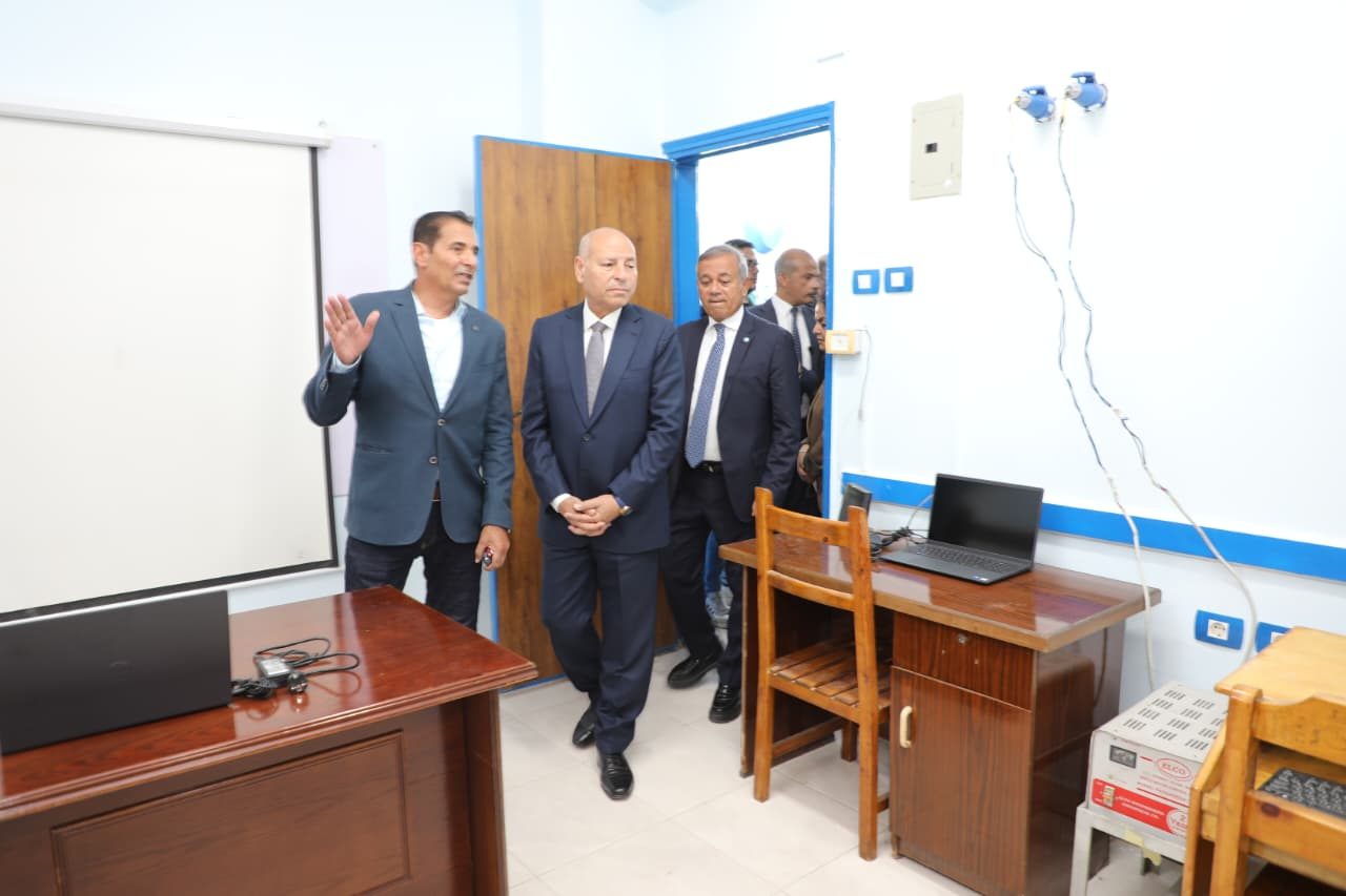 محافظ القاهرة يفتتح أعمال تطوير  مدرسة مصرف أبو ظبي الإسلامى