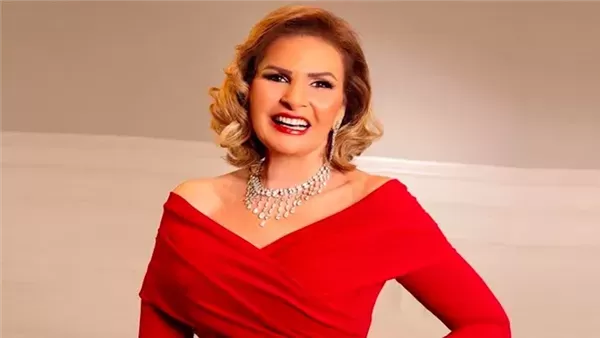 الفنانة يسرا