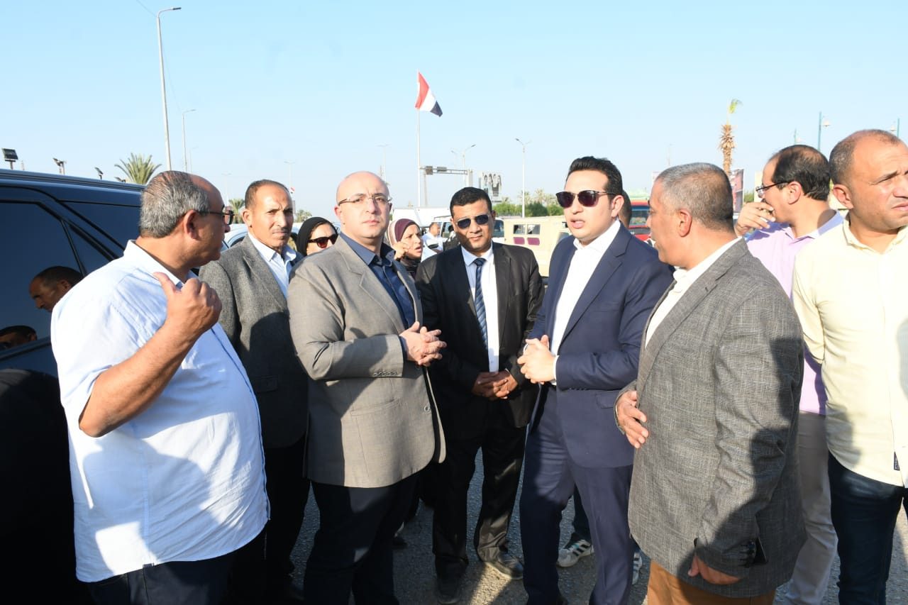 محافظ الفيوم يتفقد أعمال رفع كفاءة وتطوير الطريق الدائري ويشدد على مراعاة الهوية البصرية
