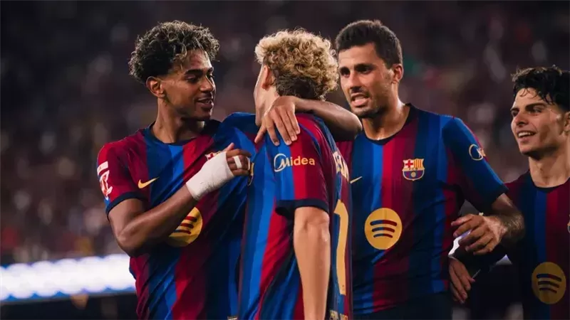 منافسات الدوري الإسباني.. برشلونة يواجه سانتاندير الساعة 10:30 مساءً