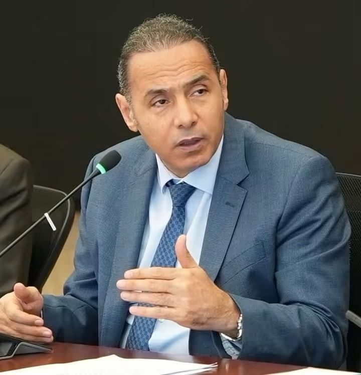 الدكتور إسلام عزام