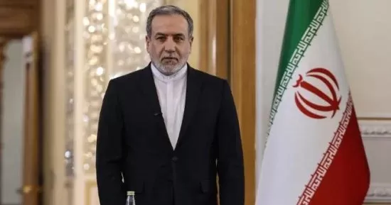 وزير الخارجية الإيراني يلتقي المبعوث الأمريكي الخاص بنيويورك لبحث ملف مضيق هرمز