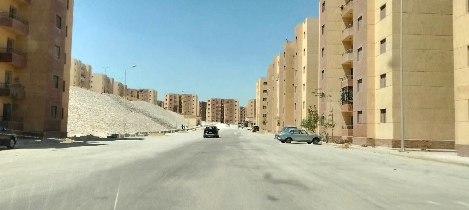 الإسكان: متابعة أعمال التطوير والبنية الأساسية وحملات الانضباط بالشروق والمنيا وبرج العرب وبدر