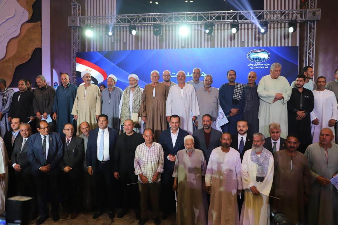 تقديم معدات زراعية وأجهزة ري حديثة.. «مستقبل وطن» يدعم المزارعين خلال جولته في محافظة الإسكندرية