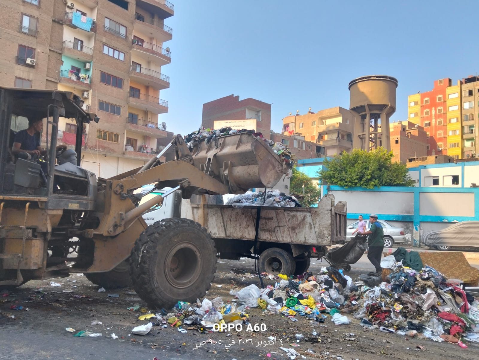 حملات مكثفة لرفع كفاءة النظافة بنطاق حي الوراق "صور"