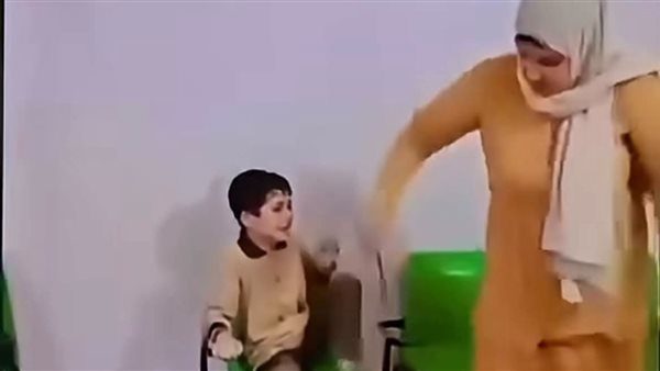 التعليم: جار فحص فيديو ضرب سيدة لطفل ابتدائي على مستوى كافة المدارس