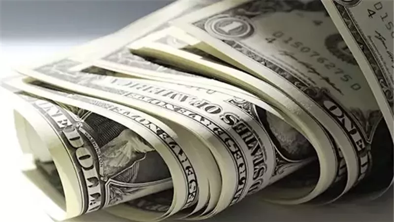 سعر الدولار يتراجع من 4 لـ 6 قروش .. تعرف على الأسعار في البنوك المصرية
