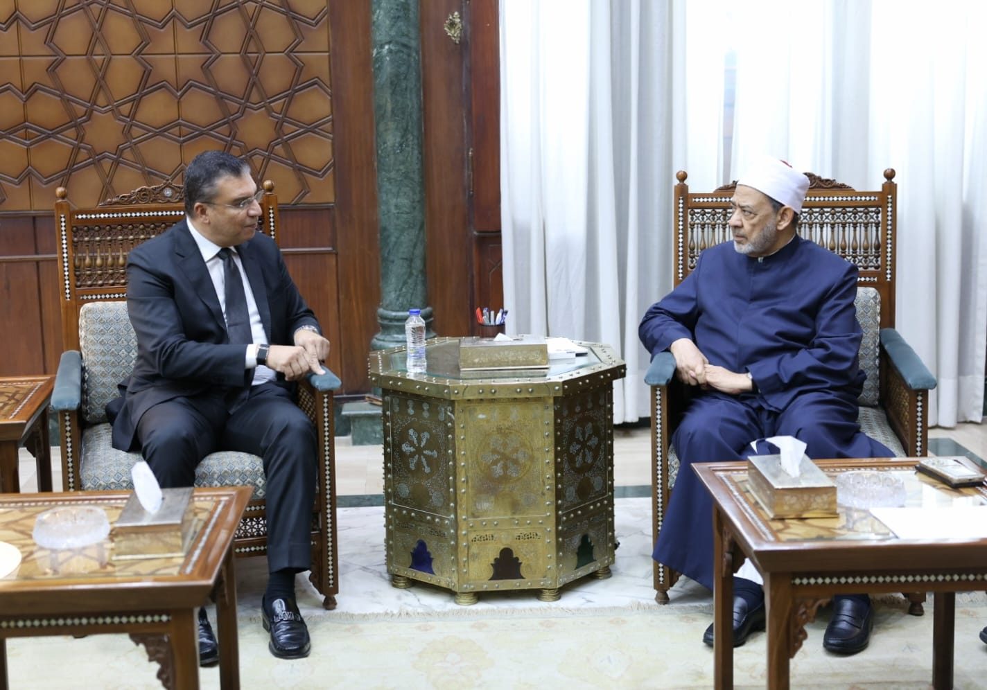 شيخ الأزهر يستقبل رئيس اتحاد إذاعات الدول الإسلامية.. ويؤكد: الإعلام الهادف شريك أساسي في بناء الوعي