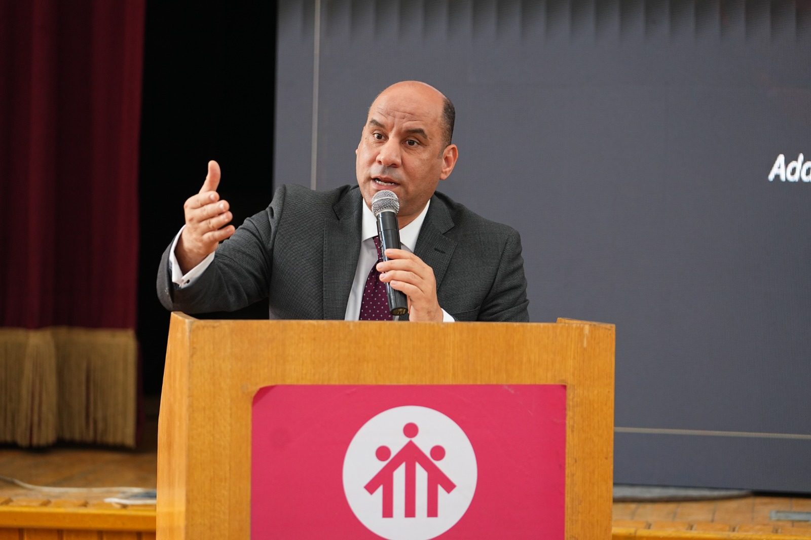 وزير العمل يسلم شهادات لخريجي منح التدريب المهني..ويفتتح ملتقى توظيف بمعهد "دون بوسكو" الإيطالي بالقاهرة