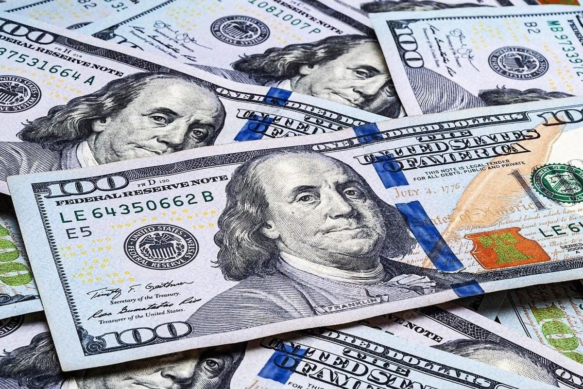 الجنيه يستقر أمام الدولار.. البنك الأهلي وبنك مصر يثبتان سعر الصرف عند 52.70 جنيها