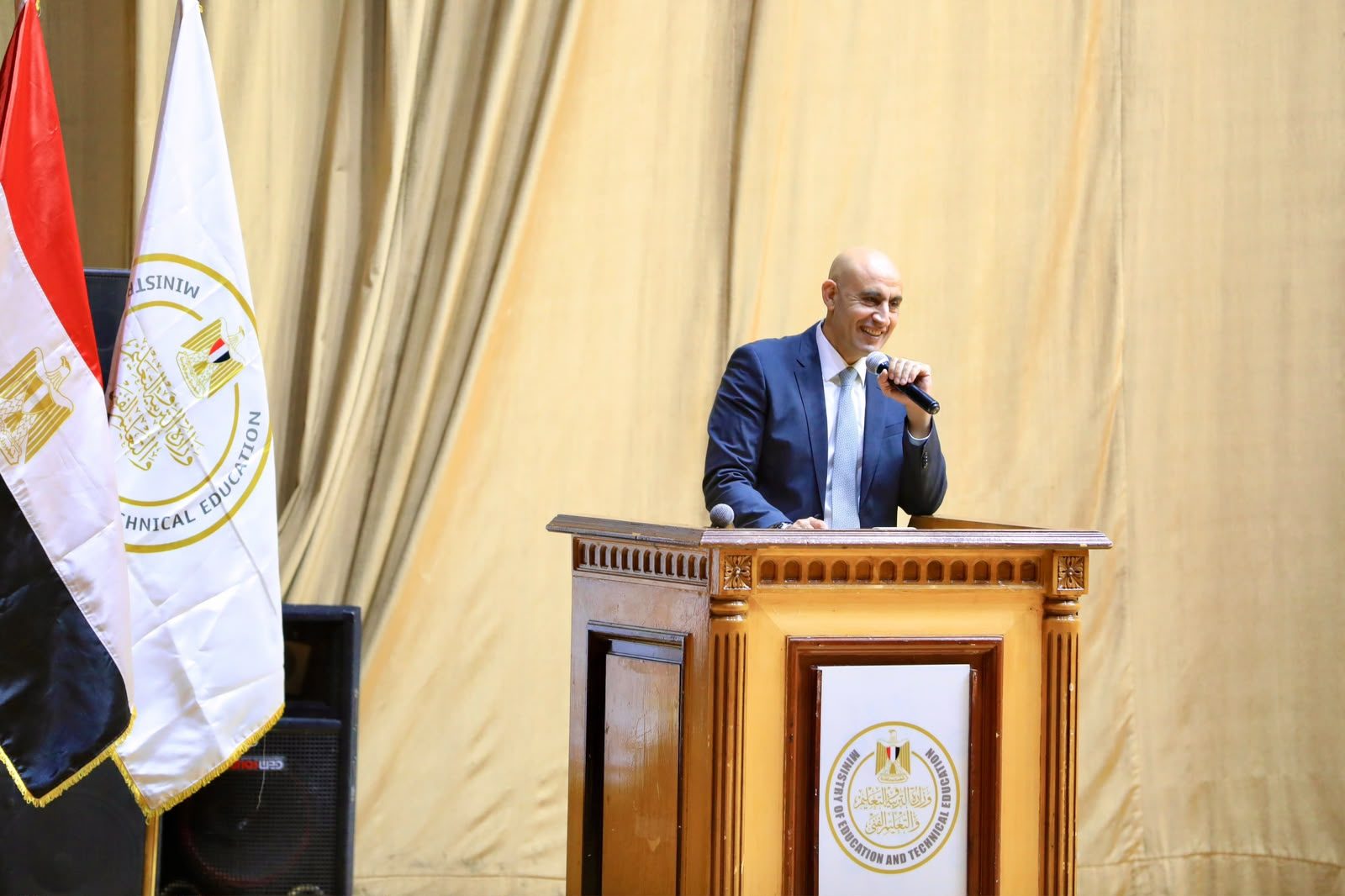 وزير التربية والتعليم يكرم مديري المدارس المتميزة على مستوى الجمهورية تقديرًا لجهودهم في الارتقاء بالعملية التعليمية