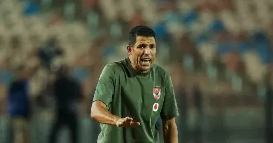 اجتماع عموتة ولاعبى الأهلي اليوم بعد التعادل مع القناة في الدوري " تفاصيل"