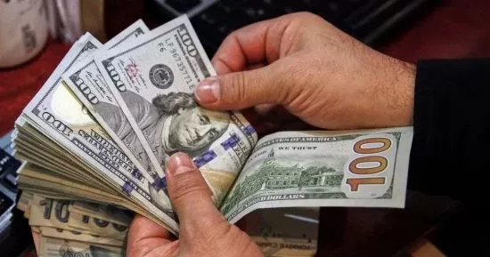 تخطى 55 جنيهًا.. تعرف على أسعار الدولار اليوم الجمعة في البنوك المصرية