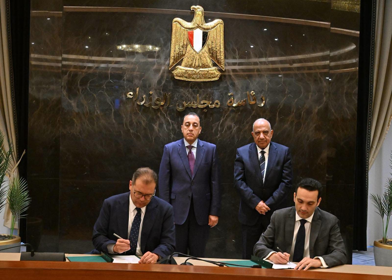 بحضور رئيس الوزراء.. توقيع 3 اتفاقيات لتمويل وتنفيذ مشروع "دندرة" للطاقة الشمسية بقنا باستثمارات 650 مليون دولار