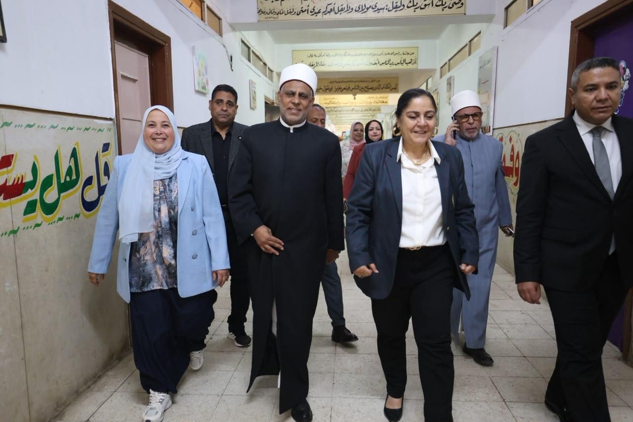 رئيس قطاع المعاهد الأزهرية ونائب محافظ القاهرة يشهدان انطلاق الحملة القومية للتطعيم بمجمع معاهد مدينة نصر