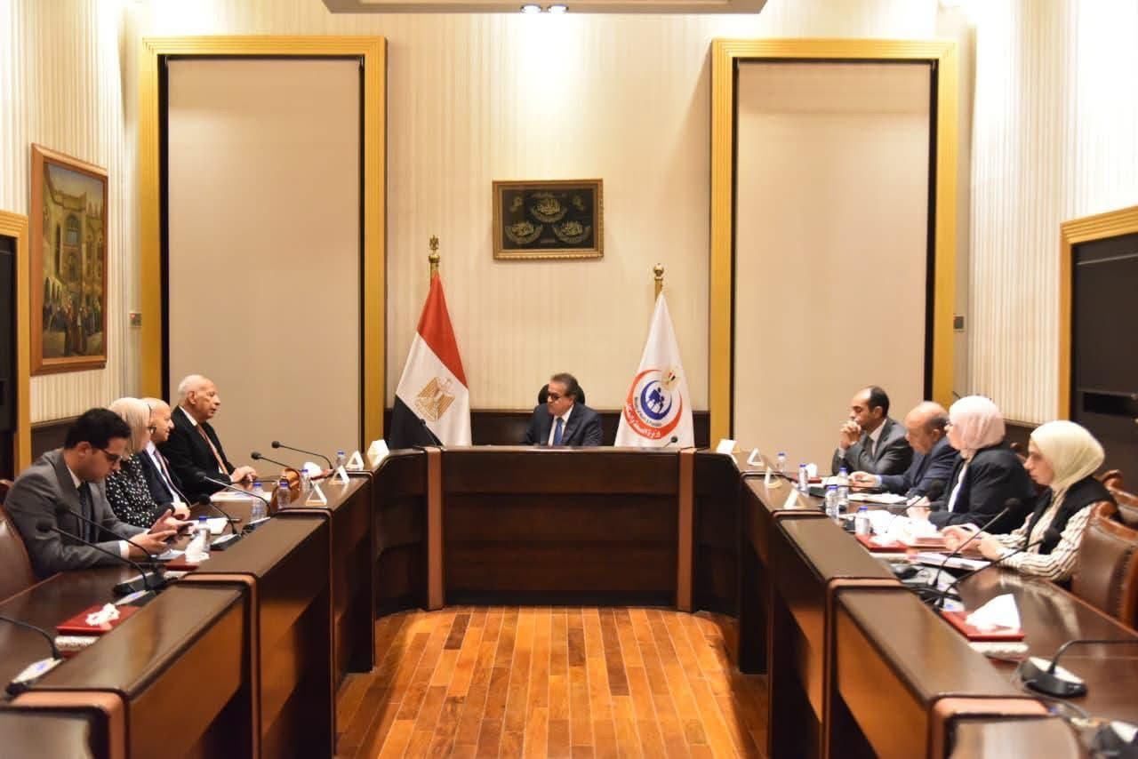 وزير الصحة يبحث مع «أطباء لندن» وضع استراتيجية لاستقدام الخبراء وتحديث مناهج المجلس الصحي المصري