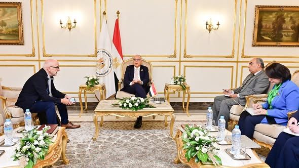 وزير الري يبحث مع رئيس معهد المياه المتوسطي تنسيق الجهود والاستعدادات لمؤتمر الأمم المتحدة للمياه 2026