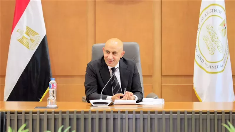 وزيرا التعليم والمالية يعلنان خلال مؤتمر صحفي زيادة أجور المعلمين