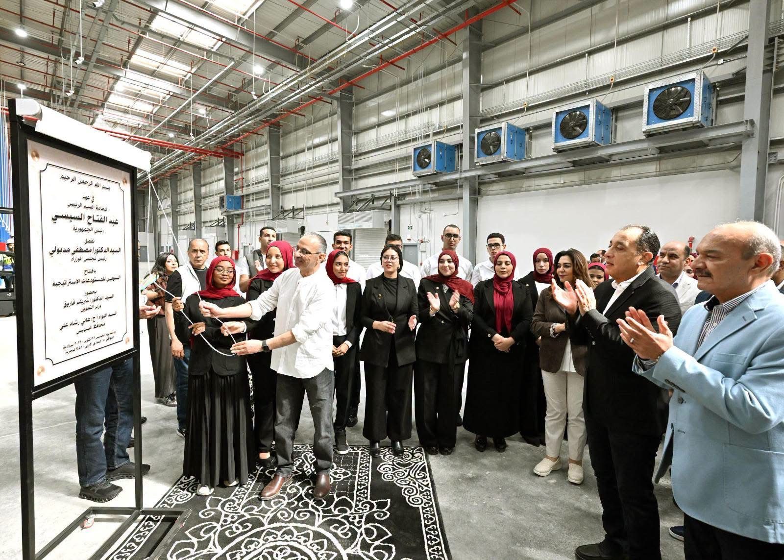 في مستهل زيارته للمحافظة.. رئيس الوزراء يفتتح مستودع السويس الاستراتيجي للسلع الغذائية