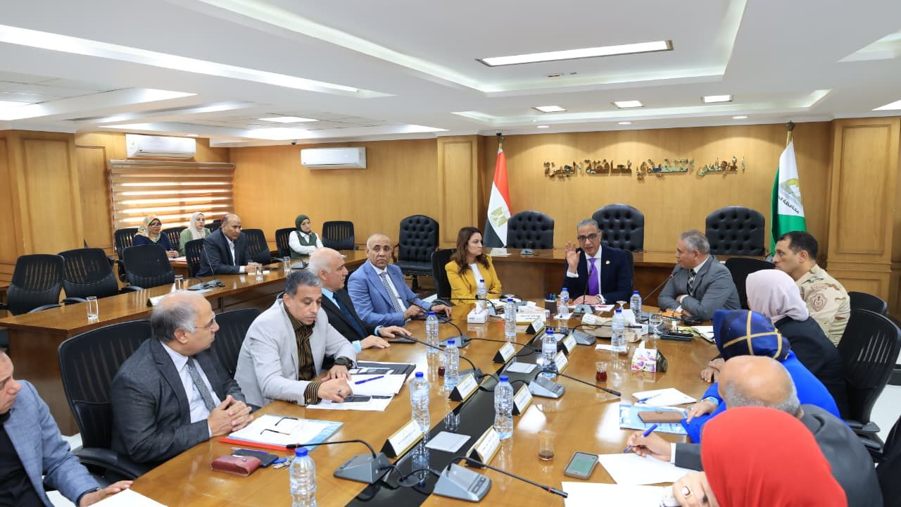 محافظ الجيزة يترأس الاجتماع الدوري للمجلس الإقليمي للسكان لمتابعة المؤشرات السكانية.. وتنفيذ 2604 أنشطة لوحدة السكان