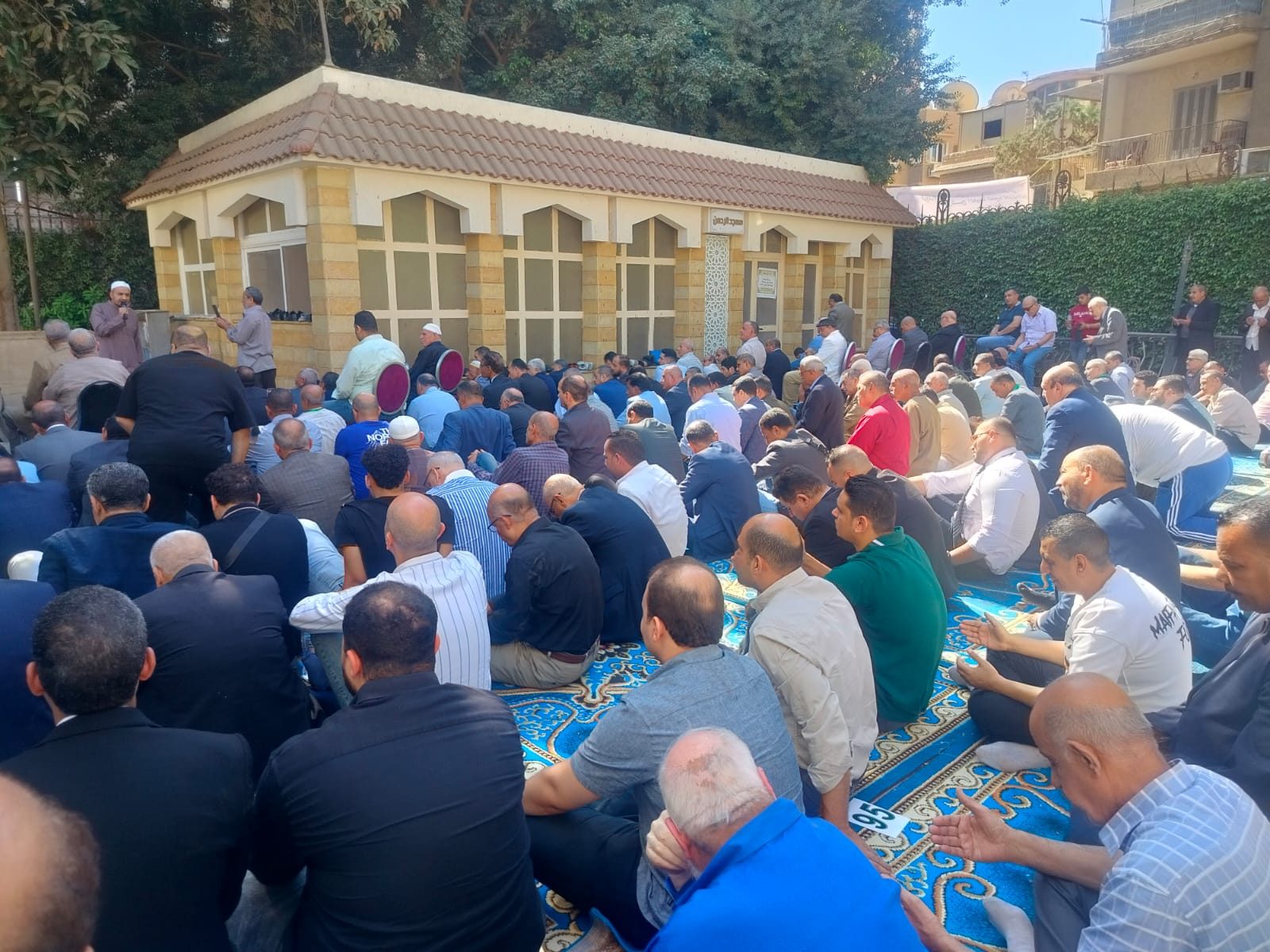 صلاة الجمعة من داخل الوفد